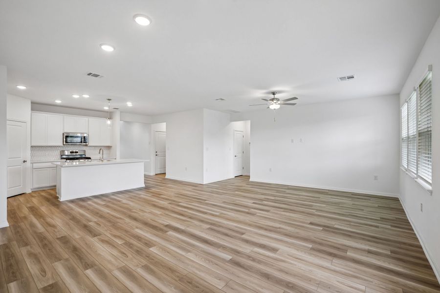 Spacious, unfurnished interior of a new home in Lisso, Pflugerville (Image 23).