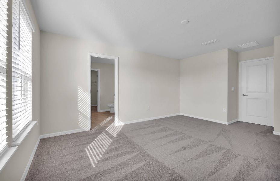 Representative unfurnished interior of a home built from the Morris by Pulte Homes in Murray Farms, Middleburg (Image 26).