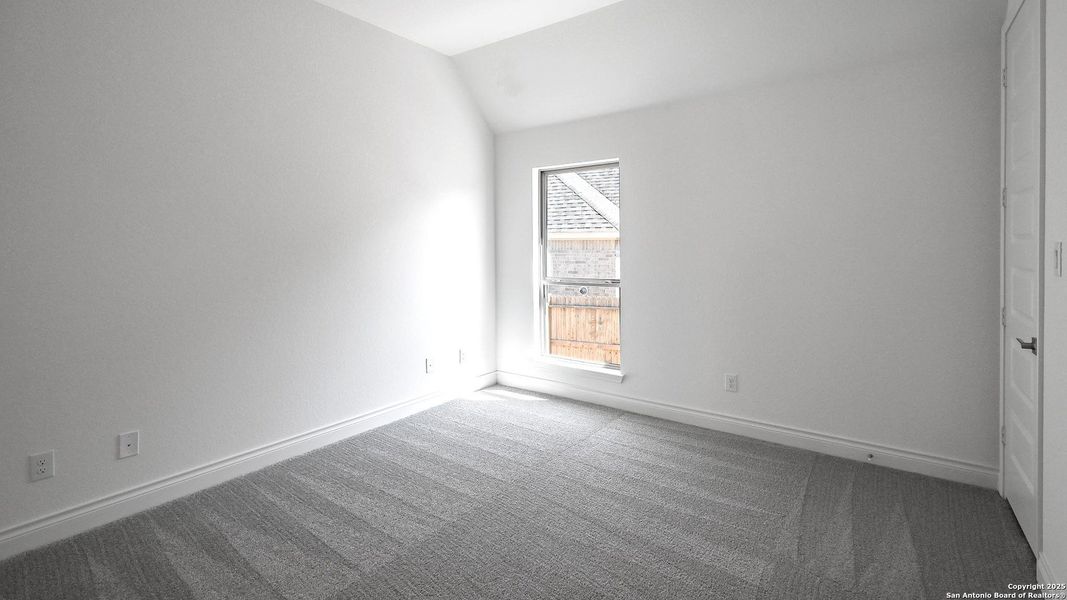 Spacious, unfurnished interior of a new home in Veramendi 60', New Braunfels (Image 30).