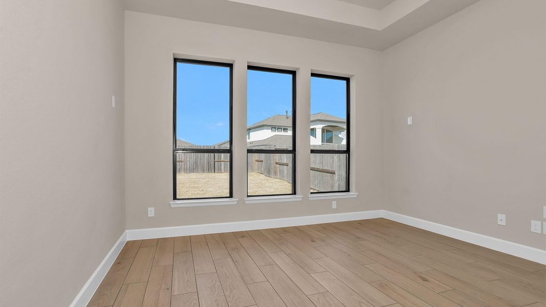Spacious, unfurnished interior of a new home in Sienna, Missouri City (Image 6).
