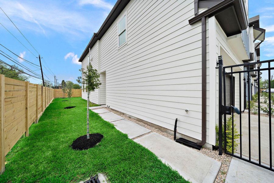 Exterior details and patio area of a home in Scranton Estates, Houston (Image 1). Exterior details and patio area of a home in Scranton Estates, Houston (Image 1).