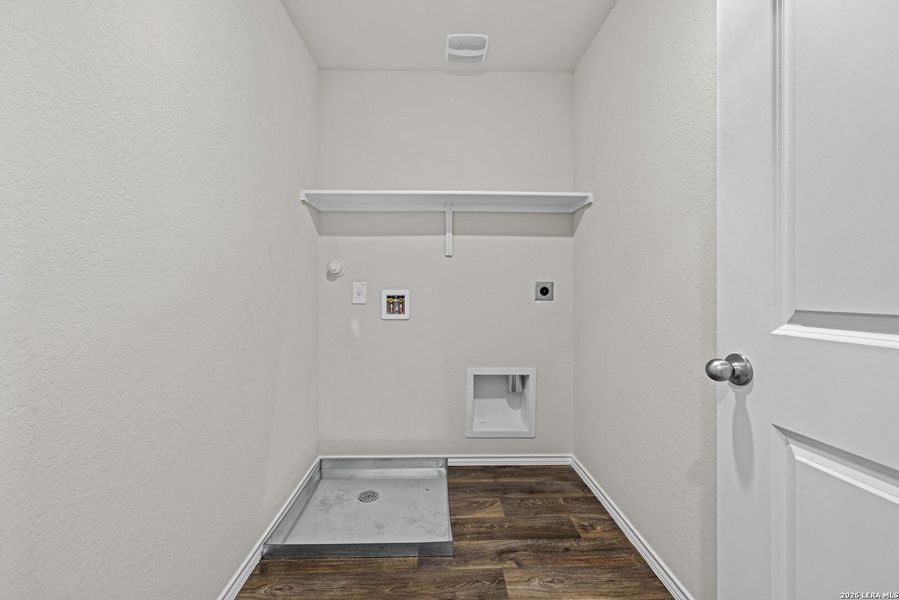 Spacious, unfurnished interior of a new home in Redbird Ranch, San Antonio (Image 14). Spacious, unfurnished interior of a new home in Redbird Ranch, San Antonio (Image 14).