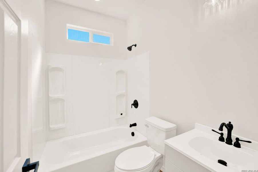 Furnished interior view inside a new home in , Hondo (Image 5).
