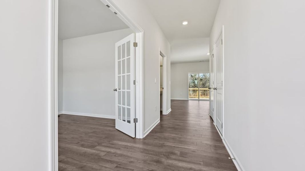 Spacious, unfurnished interior of a new home in Gretchen Pines, West End (Image 11).