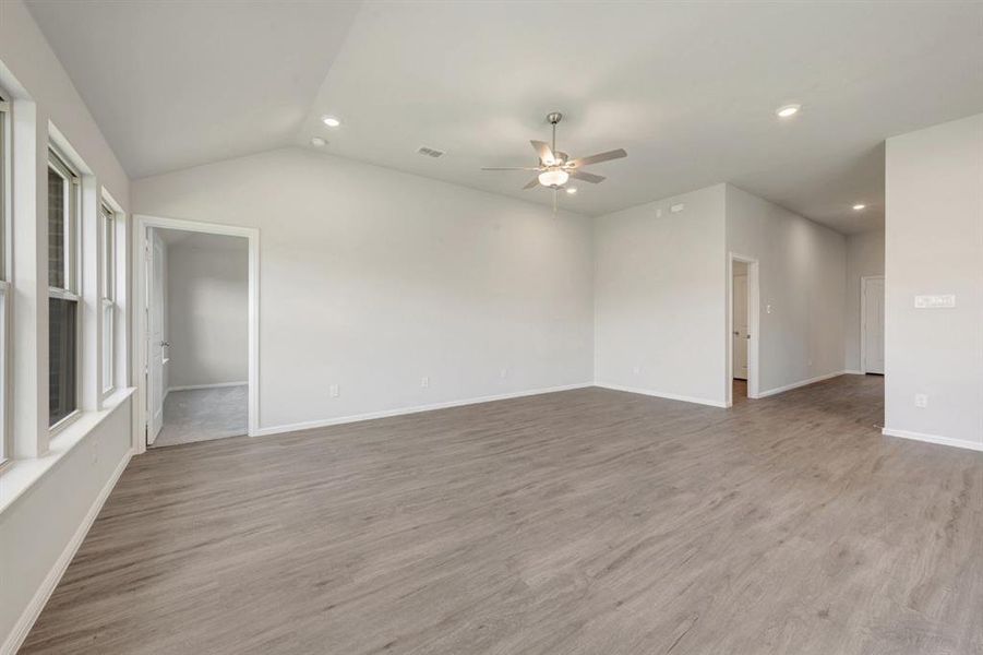 Spacious, unfurnished interior of a new home in Mobberly Farms, Pilot Point (Image 22).