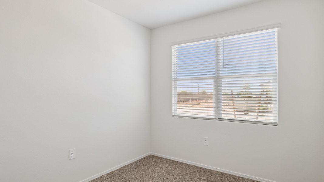 Spacious, unfurnished interior of a new home in Rio Rancho Estates, Wittmann (Image 16).