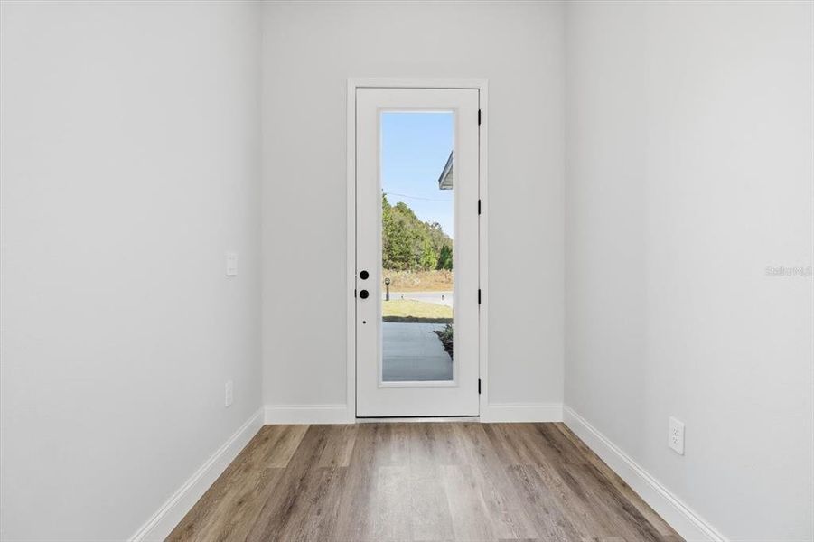 Spacious, unfurnished interior of a new home in , Citrus Springs (Image 14).