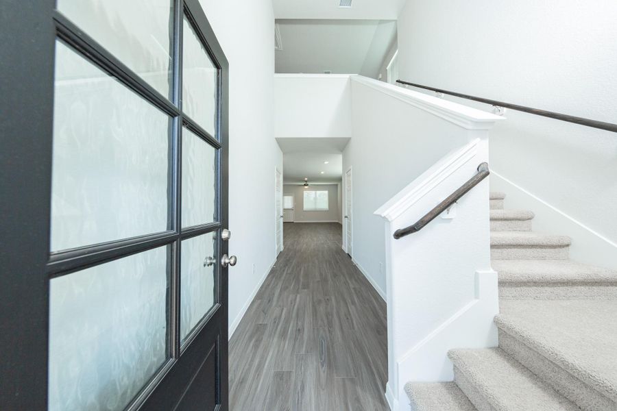 Spacious, unfurnished interior of a new home in Bammel Oaks, Houston (Image 7).