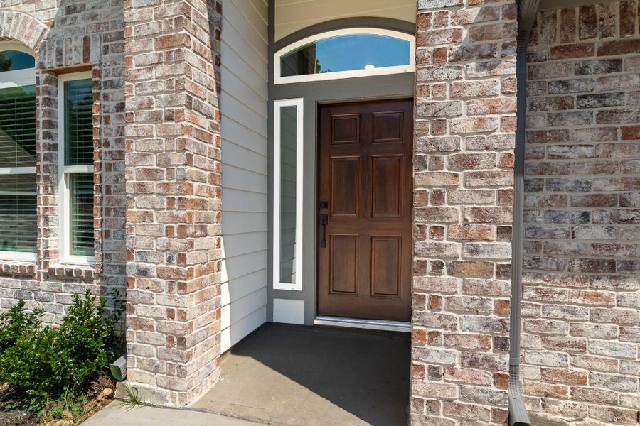 Exterior details and patio area of a home in , Huntsville (Image 4).