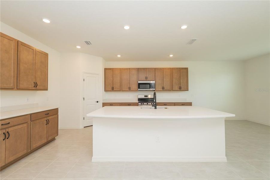 Furnished interior view inside a new home in , Bartow (Image 10).