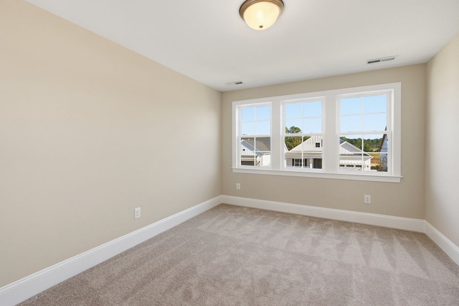 Spacious, unfurnished interior of a new home in Sidbury Landing, Wilmington (Image 20).