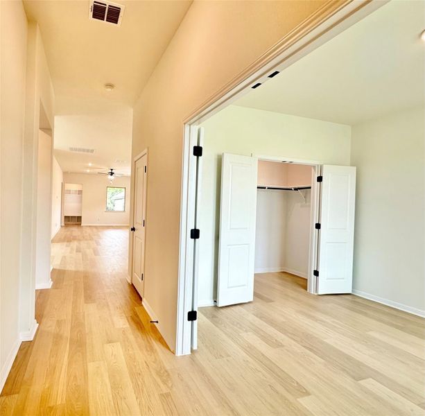 Spacious, unfurnished interior of a new home in Sage Hollow, Kyle (Image 17).