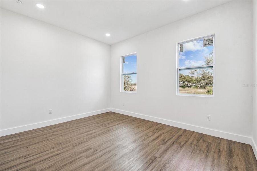 Spacious, unfurnished interior of a new home in , Spring Hill (Image 27).