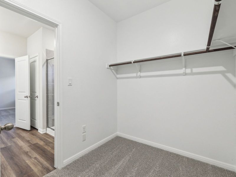 Spacious, unfurnished interior of a new home in Flora, Hutto (Image 9).