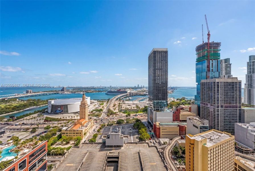 Condo located in Miami, FL showcasing its design and architecture (Image 16).