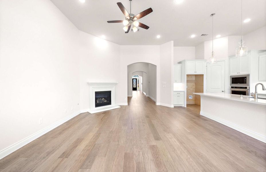 Representative unfurnished interior of a home built from the 2464 by Ravenna Homes in The Highlands 55′, Porter (Image 30). Representative unfurnished interior of a home built from the 2464 by Ravenna Homes in The Highlands 55′, Porter (Image 30).
