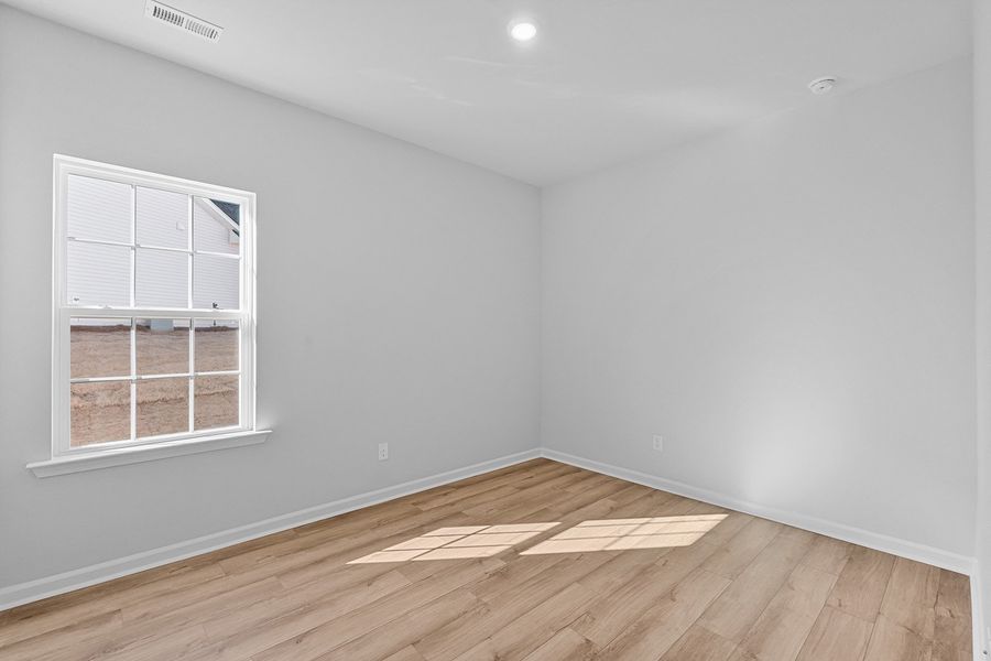 Spacious, unfurnished interior of a new home in Fieldstone, Lexington (Image 35).