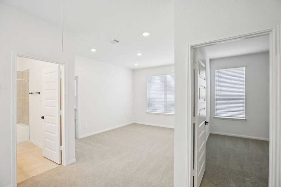 Spacious, unfurnished interior of a new home in Pinewood Trails - Luxe Series, Atascocita (Image 34). Spacious, unfurnished interior of a new home in Pinewood Trails - Luxe Series, Atascocita (Image 34).