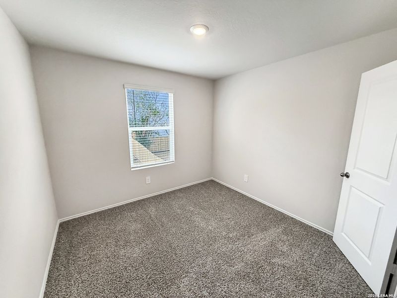 Spacious, unfurnished interior of a new home in Spring Valley, New Braunfels (Image 26).