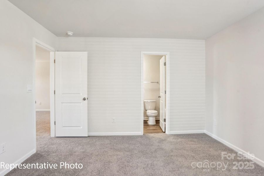 Spacious, unfurnished interior of a new home in Sonoma Hills, Charlotte (Image 19).