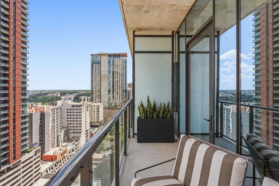 Condo located in Austin, TX showcasing its design and architecture (Image 25).