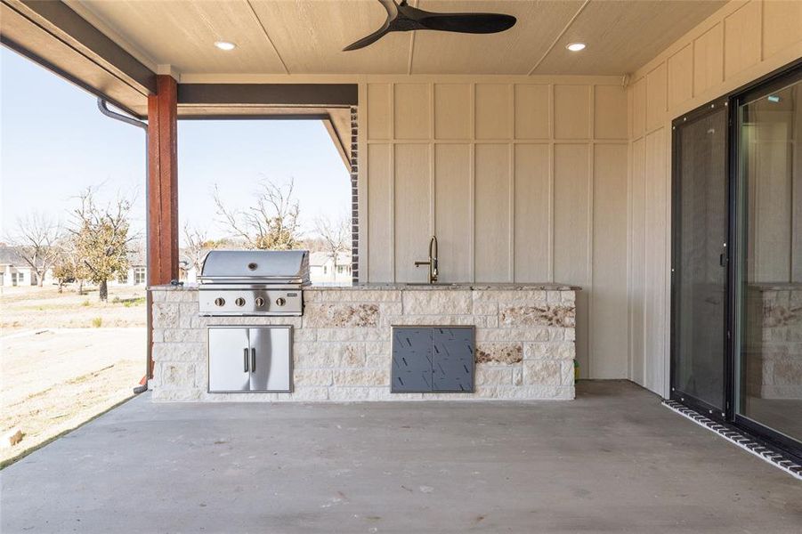 Exterior details and patio area of a home in , Granbury (Image 4).