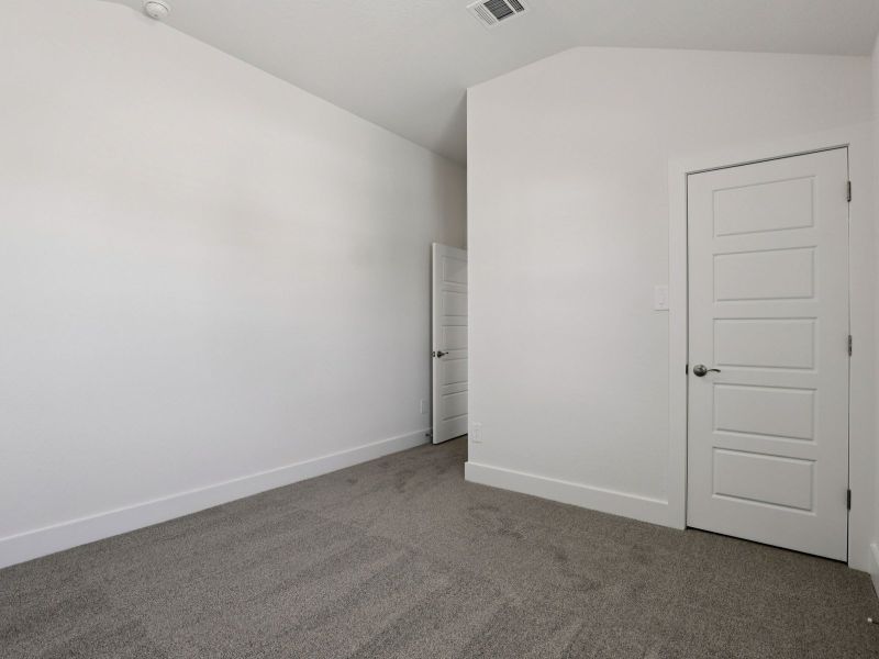 Spacious, unfurnished interior of a new home in Arcadia Ridge - Classic Series, San Antonio (Image 27).