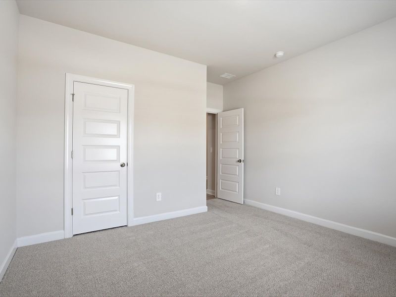 Spacious, unfurnished interior of a new home in Vickery Station, Woodruff (Image 15).