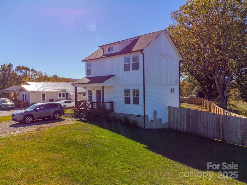 Image 38 of a home in . Image 38 of a home in .