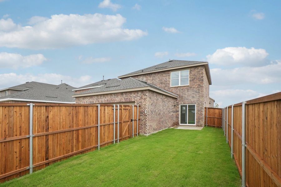 Representative exterior details of a home built from the Saturn by Starlight Homes in Brookshire at Legacy Hills, Celina (Image 8).
