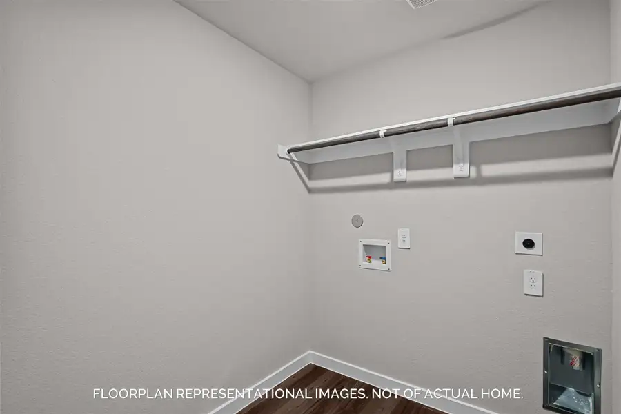 Spacious, unfurnished interior of a new home in Lone Star Landing, Montgomery (Image 9).