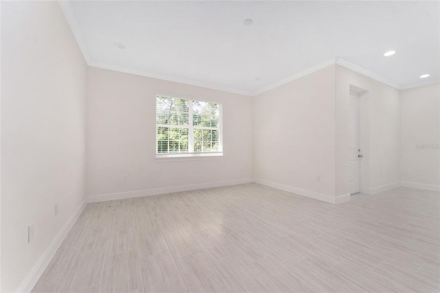Spacious, unfurnished interior of a new home in , Belleview (Image 20).
