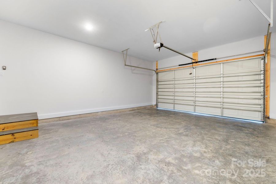 Spacious, unfurnished interior of a new home in , Lincolnton (Image 23).