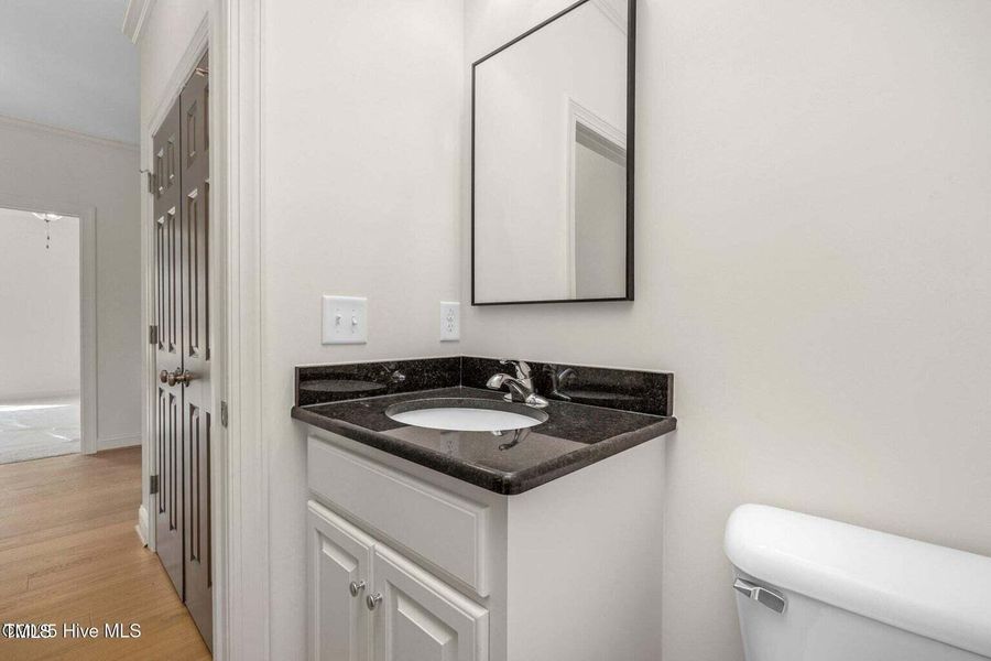 Essential powder room