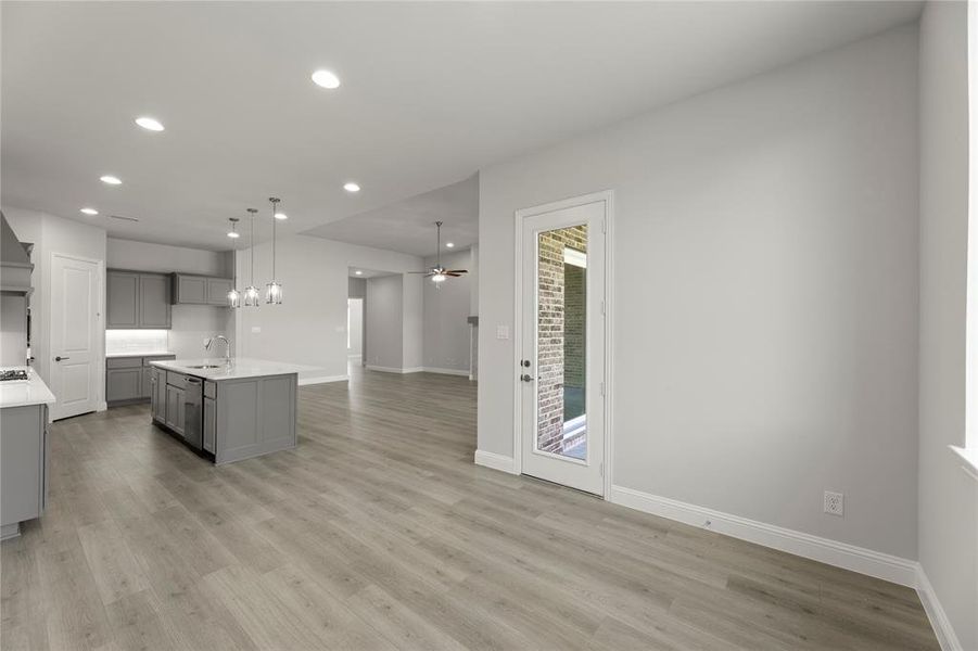 17. 2228 Euclid - Dining (2) 17. 2228 Euclid - Dining (2)