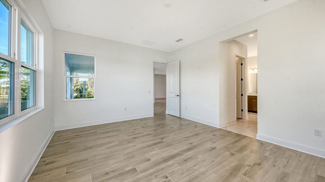 Spacious, unfurnished interior of a new home in Wildleaf, Parrish (Image 45).