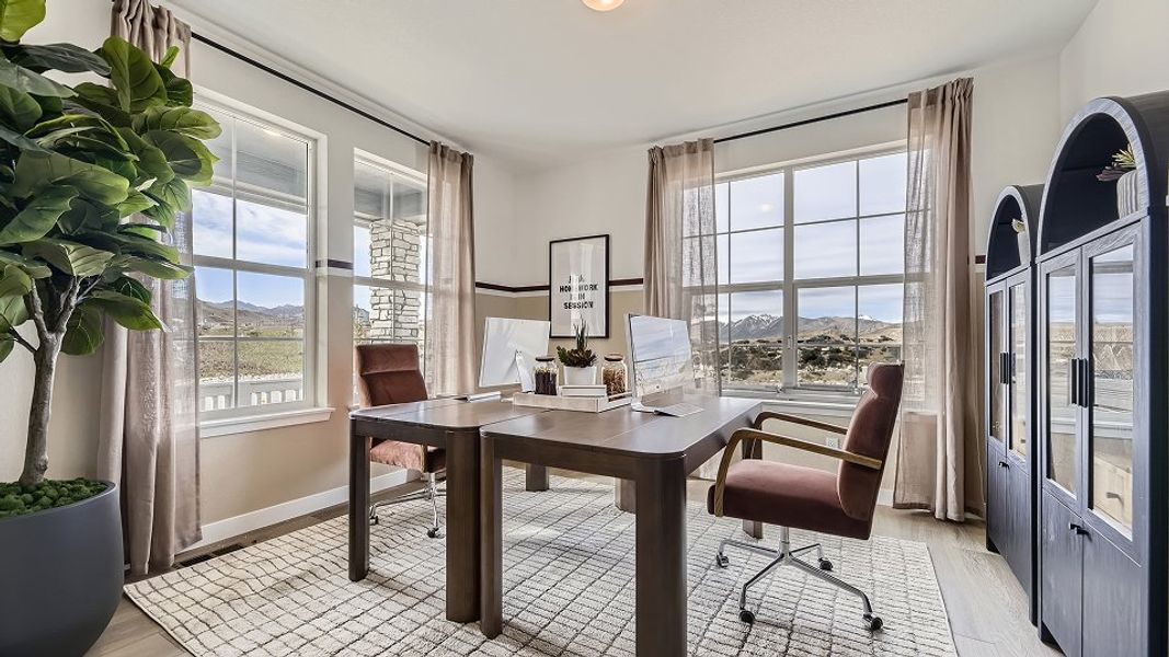 041725 2576 Ashbrook Study F1