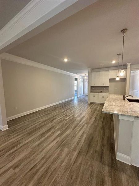 Spacious, unfurnished interior of a new home in Mirror Lake, Villa Rica (Image 20).