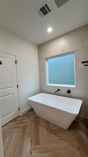 Freestanding tub at primary bath