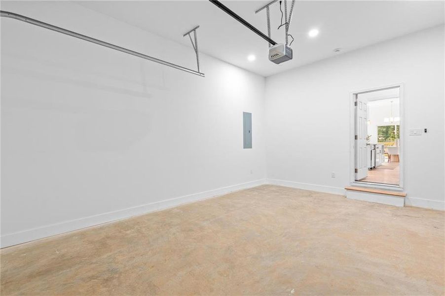 Spacious, unfurnished interior of a new home in , Atlanta (Image 33). Spacious, unfurnished interior of a new home in , Atlanta (Image 33).