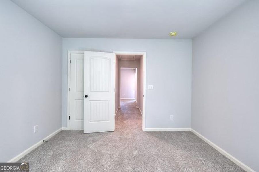 Spacious, unfurnished interior of a new home in , Hartwell (Image 7).