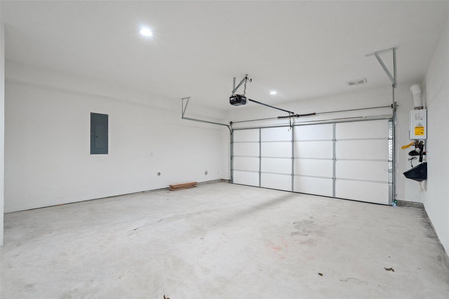 Spacious, unfurnished interior of a new home in Austin Modern Lofts at Mueller, Austin (Image 20).