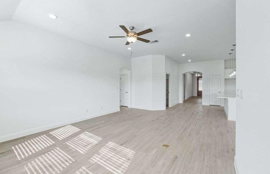 Spacious, unfurnished interior of a new home in Saddleback at Santa Rita Ranch, Liberty Hill (Image 35).