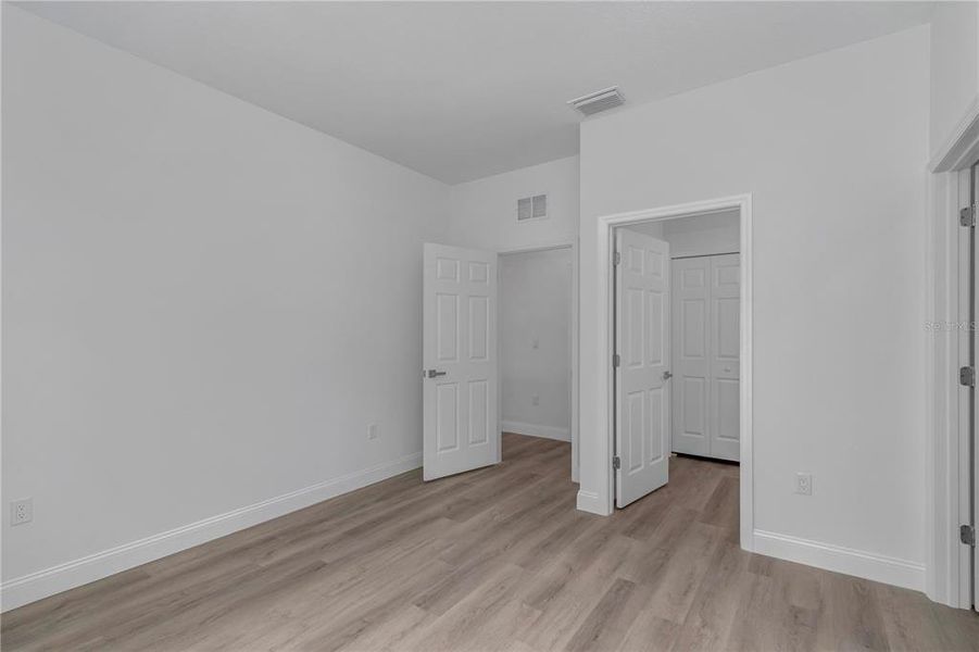 Spacious, unfurnished interior of a new home in , Ocala (Image 32).