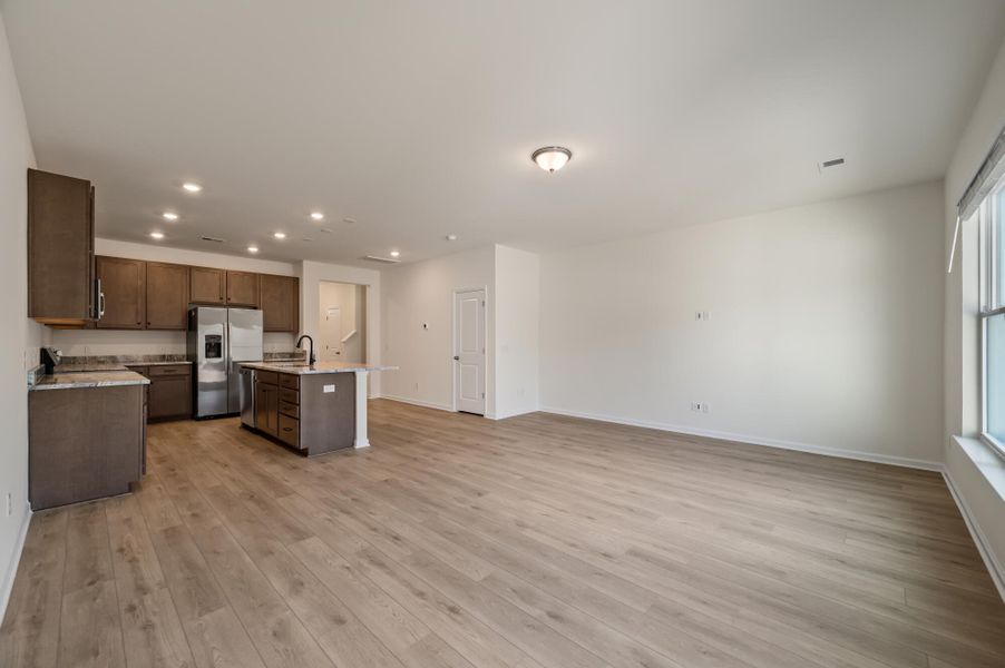 Spacious, unfurnished interior of a new home in The Landings at Montague, Goose Creek (Image 24).