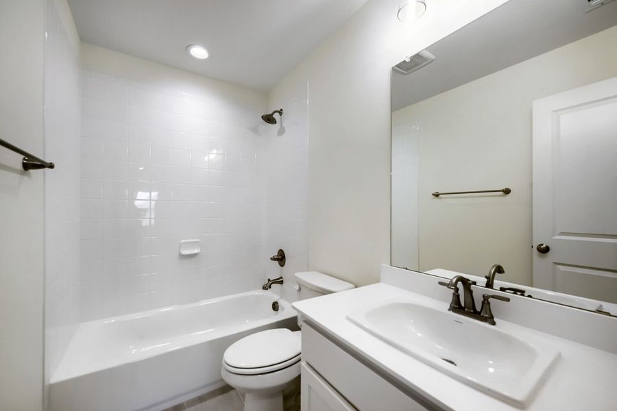 11548 Wulstone - Full Bathroom 11548 Wulstone - Full Bathroom