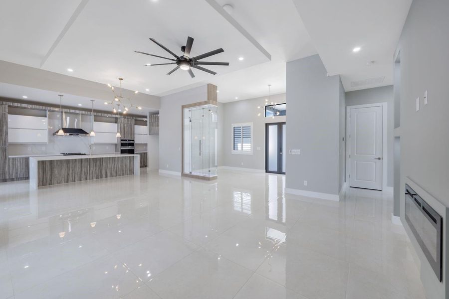 Spacious, unfurnished interior of a new home in , Cape Coral (Image 28).