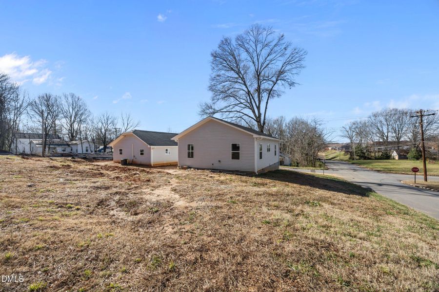 12-web-or-mls-1105 8th St EX 012