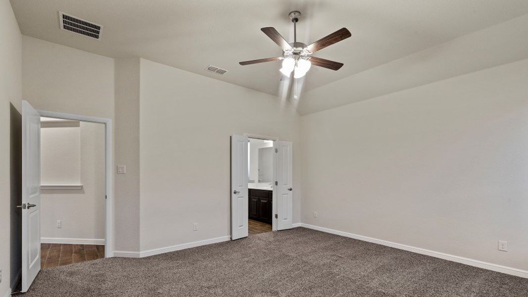 Representative unfurnished interior of a home built from the Brock by D.R. Horton in Lakeview Pointe, Grand Prairie (Image 29).