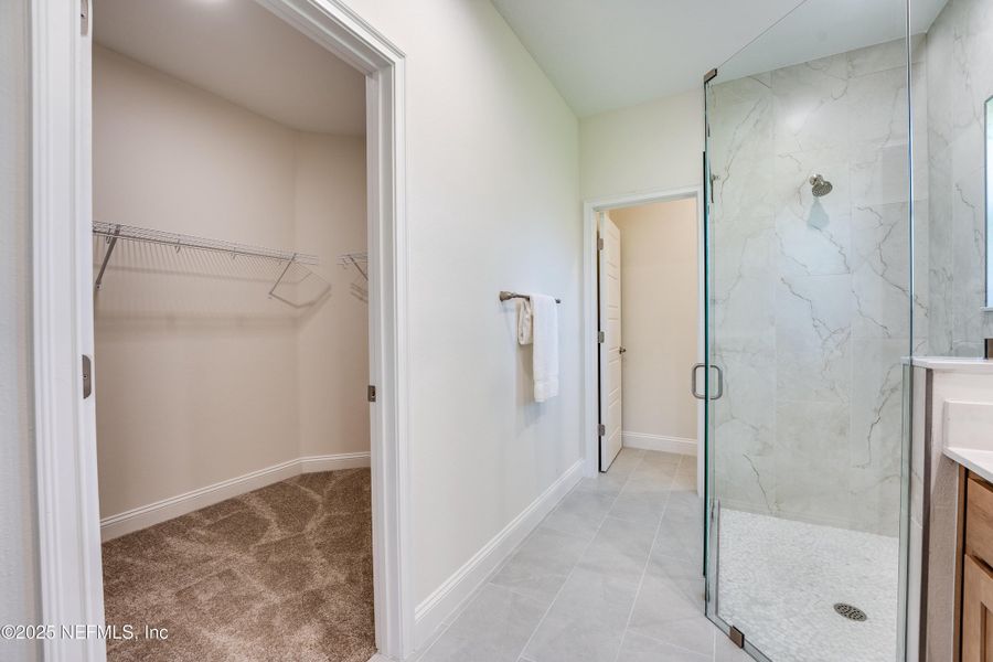 Spacious, unfurnished interior of a new home in , Jacksonville (Image 22).